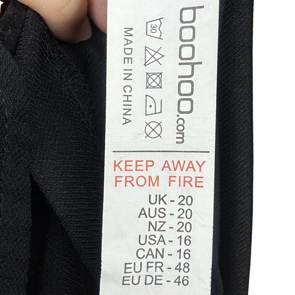 EUC Boohoo Plus Black Romper with Embroidered Roses - Sz. 16 - Picture 7 of 8